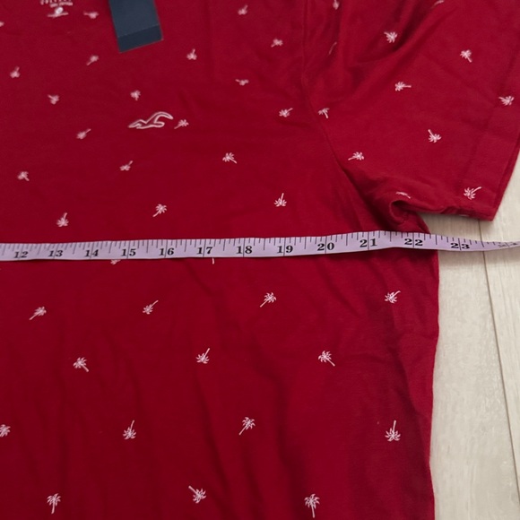 Hollister Red Tee with White Tree Details - Picture 4 of 6
